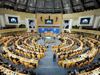 Мурси открыл саммит в Тегеране критикой Асада