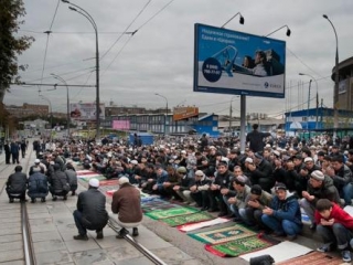 Сенатору Гаттарову рассказали о проблеме мечетей в Москве