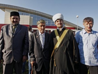 Имам Бутово приглашает мусульман на праздничный намаз