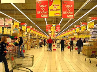 Мигрантов будут официально устраивать в магазины