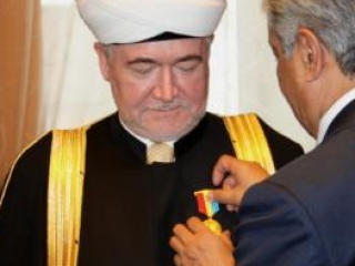 Почему Собянин наградил Гайнутдина?