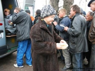 Столичные власти препятствуют православным кормить бездомных