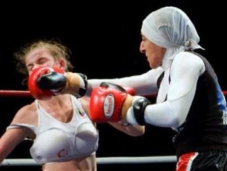 Боксер в хиджабе поборется за титул чемпиона мира