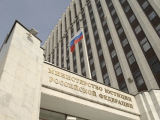Занимающихся политикой НКО ждут налоги и новые ограничения