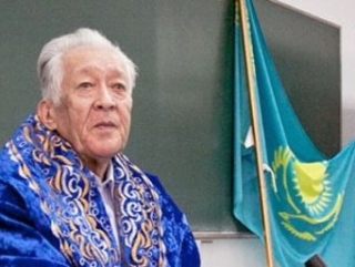 В Алма-Ате скончался дизайнер «Волги» и флага Казахстана