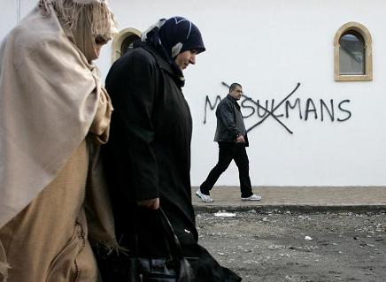 Мусульмане Франции: «Не дадим варварам настроить людей против нас»