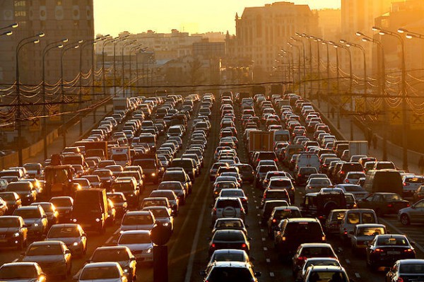 В Москве сузят дороги ради платной парковки