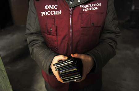 Регистрация мигрантов в «резиновых» офисах станет уголовщиной