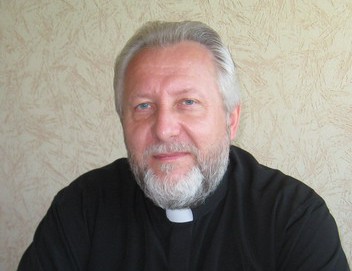 Епископ: “Надо не подбрасывать, а вести честный диалог”