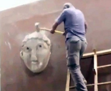 Уничтожать или оставлять языческие памятники мусульманам?