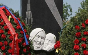 Памятник Токтогон Алтыбасаровой