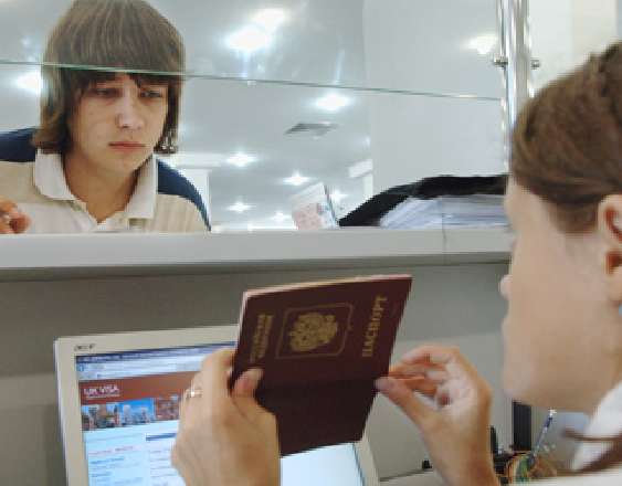 В Госдуме предлагают ввести разрешения на выезд за границу