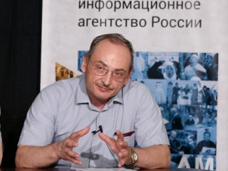 Михайлов: “абсурд всегда кончается реками крови”