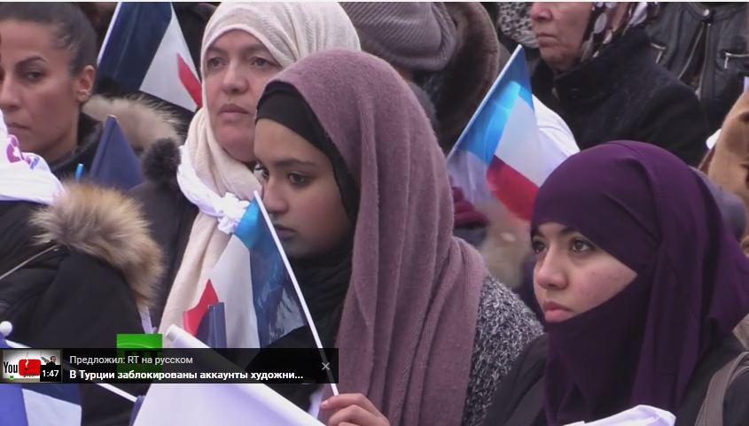 Ультраправому мэру не понравилась защита мусульманами церкви (ВИДЕО)