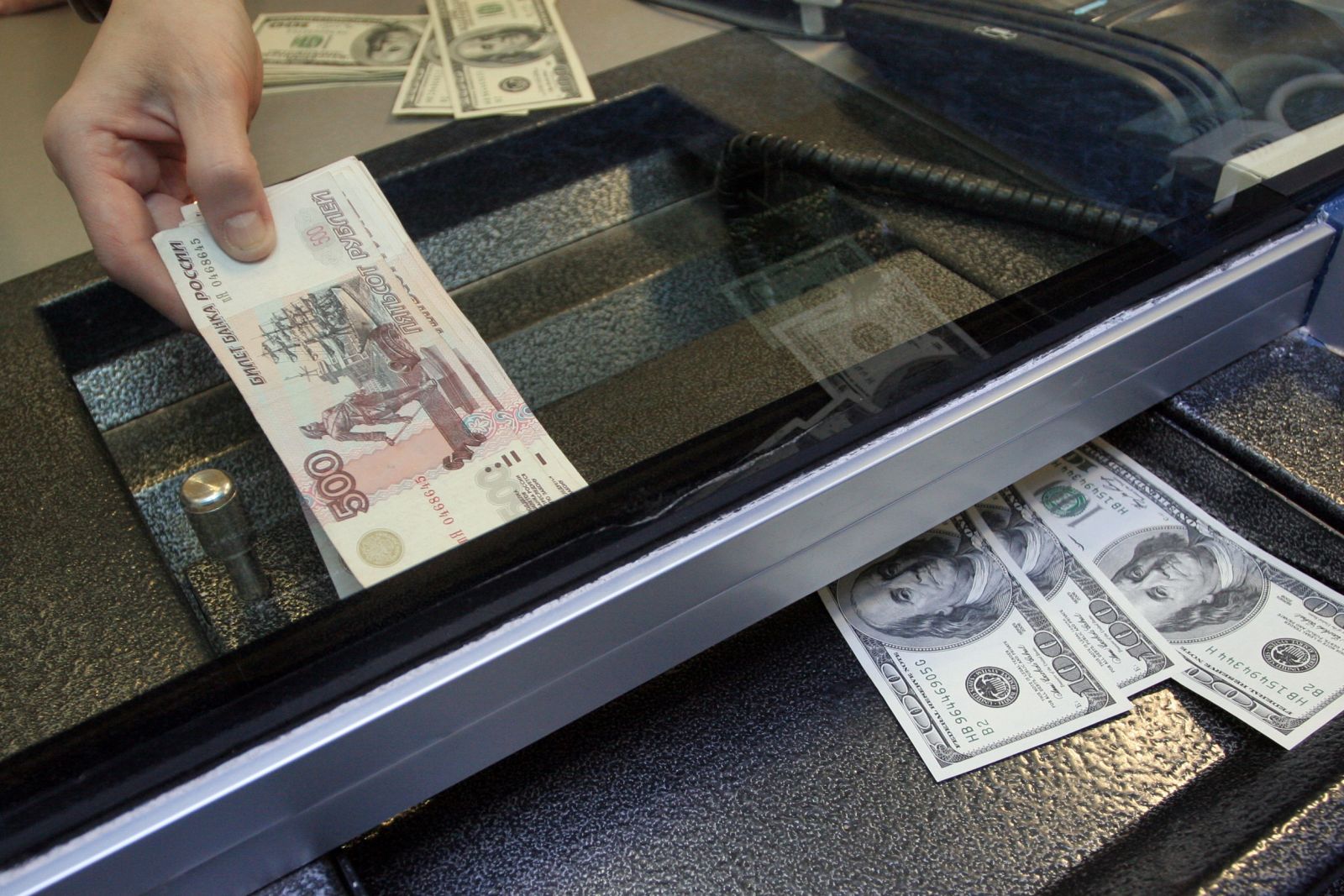 В России заработали новые правила по обмену валют