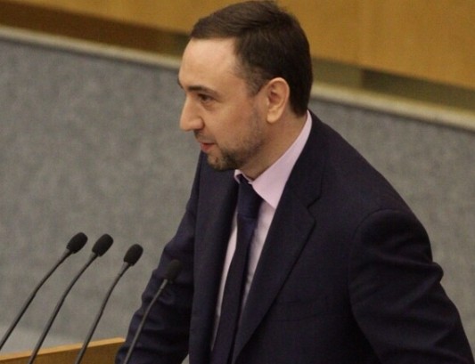 Депутат от Чечни предложил запретить детям чиновников “сладкую жизнь”