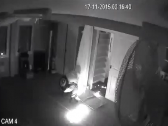 Шокирующий поджог мечети попал в объектив камеры (ВИДЕО)