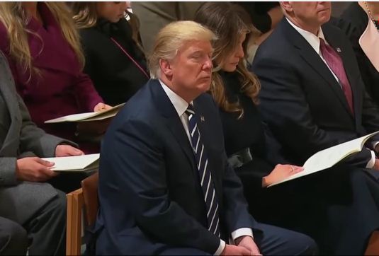 Трамп прослушал чтение Корана (ВИДЕО)