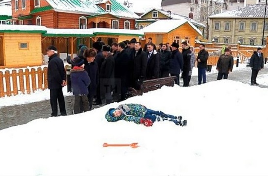 «Заснувший» при виде Минниханова и Володина мальчик наделал шума в соцсетях