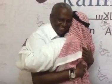 Принявший ислам «президент Кении» растрогал соцсети (ВИДЕО)