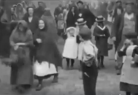 Еще недавно европейские женщины носили хиджабы (ВИДЕО)