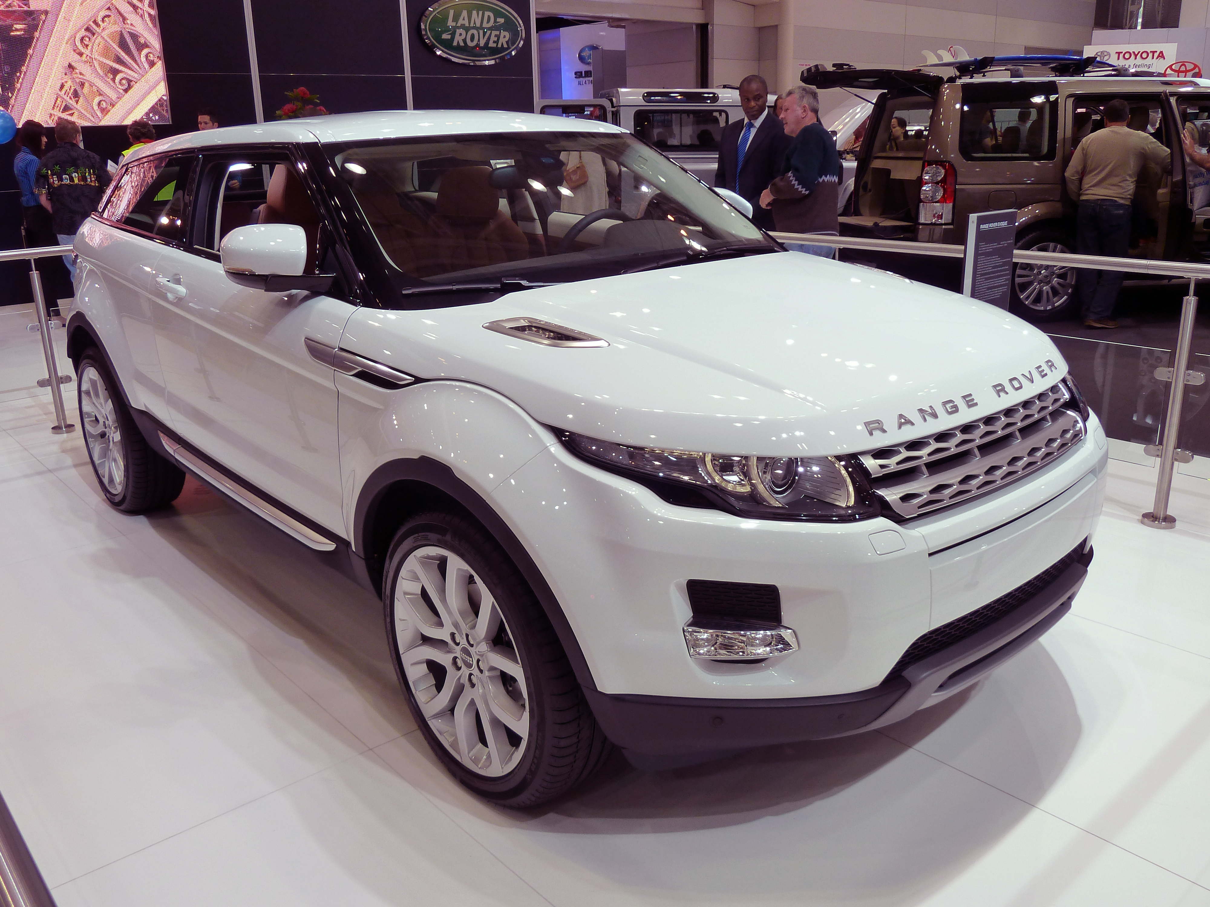Стильные и классные внедорожники от английского бренда «Land Rover»