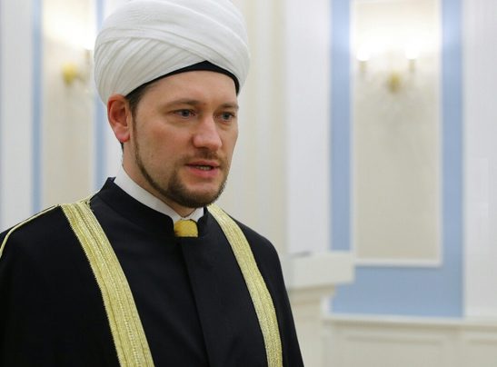 Президент Макрон пригласил Дамира Мухетдинова в Париж
