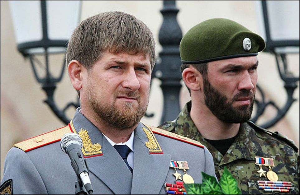 В Грозном прокомментировали слухи о закидывании камнями чеченского кортежа в Дагестане