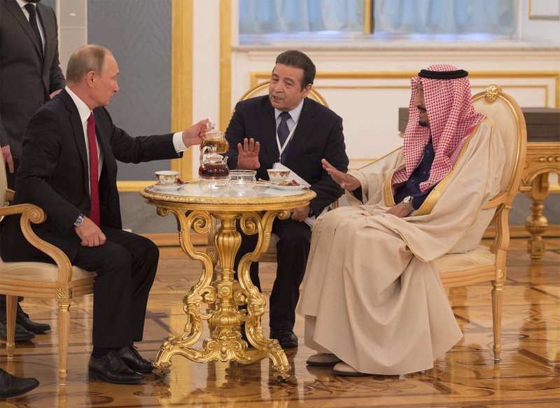 Президент Путин нарушил дипломатический протокол в знак уважения к саудовскому монарху