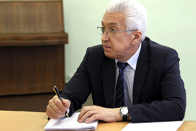 Владимир Васильев подредактировал конституцию Дагестана
