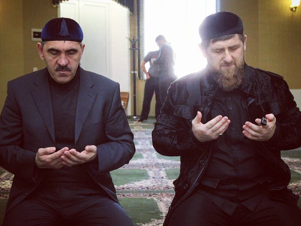 Евкуров обошел Кадырова на фоне адаптации бывших боевиков