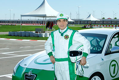 Президент Туркмении устроил распродажу бронированных Mercedes-Maybach