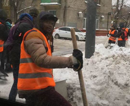 Горы снега и африканские дворники – новая особенность Москвы