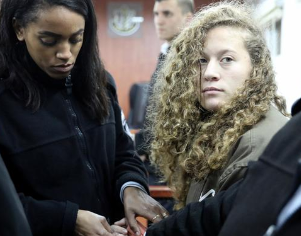 В Израиле со скандалом начался суд над 16-летней палестинской героиней