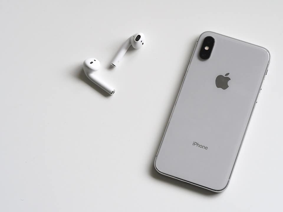 Где можно заказать смартфоны от Apple?