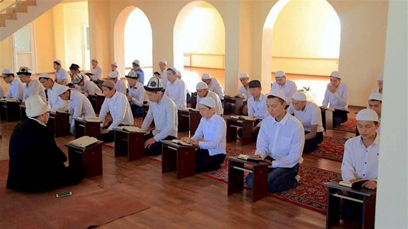 Власти в недоумении: все больше киргизов предпочитают медресе светской школе