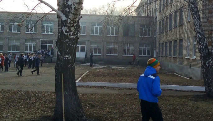 В Башкирии ученик устроил бойню в школе и пытался сжечь учителя (ВИДЕО)