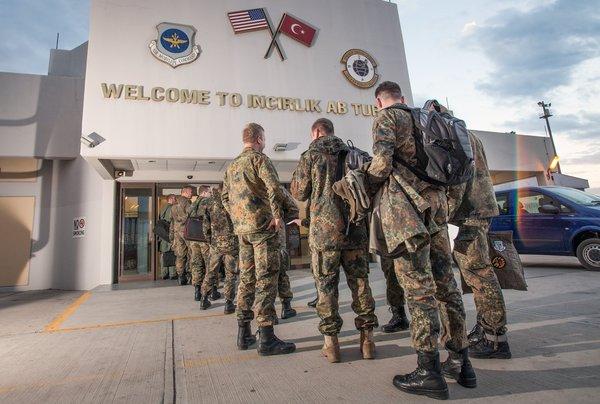 Жители Турции хотят выгнать США с авиабазы Инджирлик