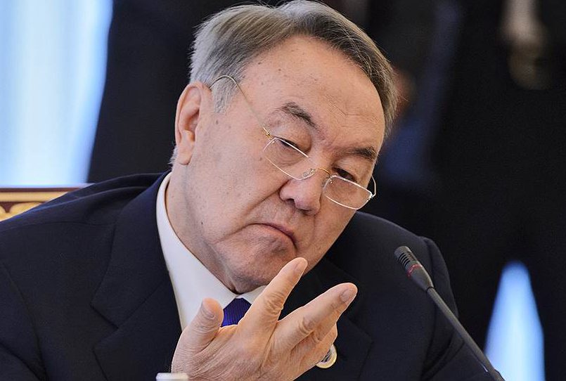 Назарбаева наделили пожизненным влиятельнейшим статусом