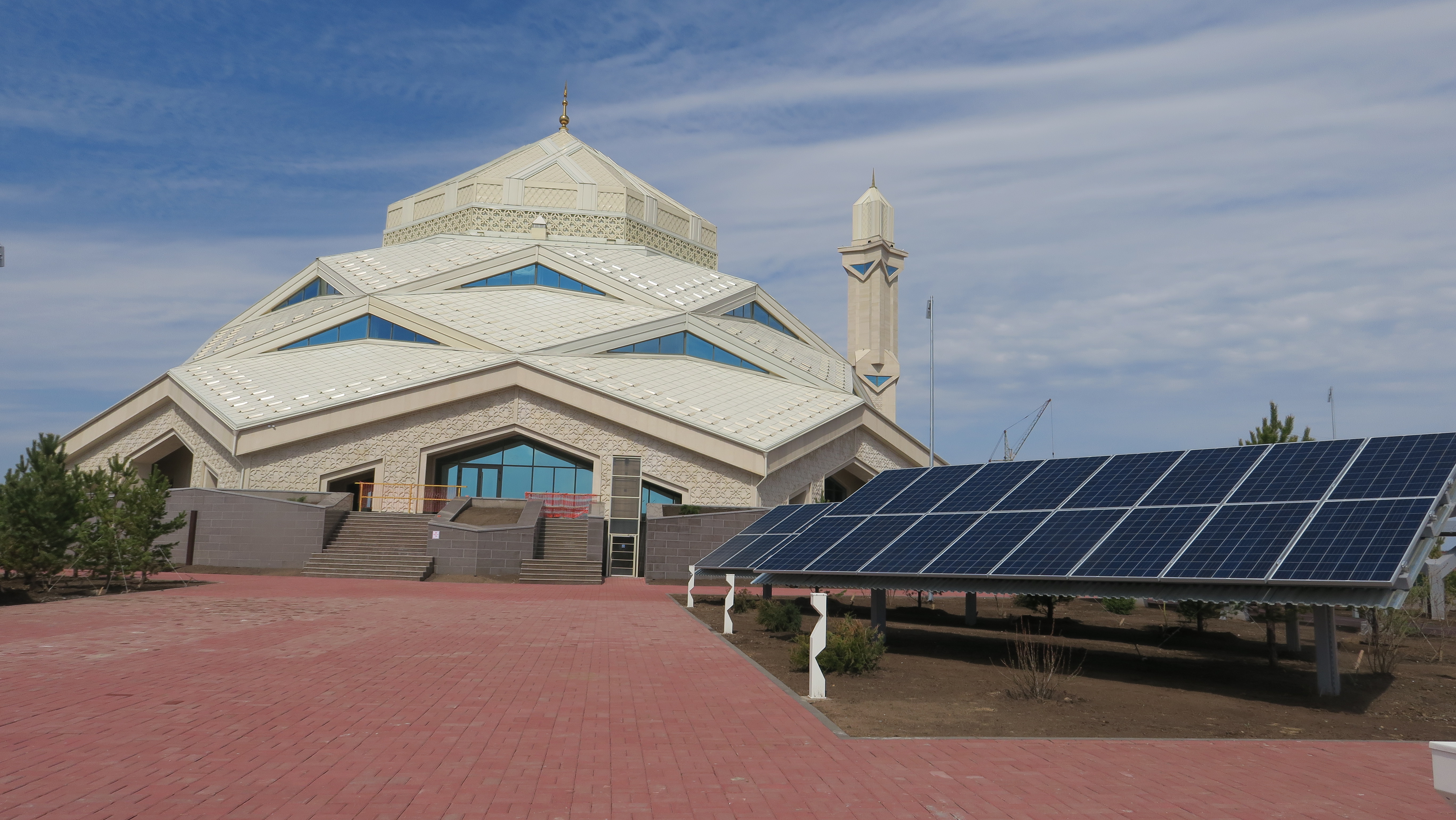Казахская элита открыла уникальную мечеть
