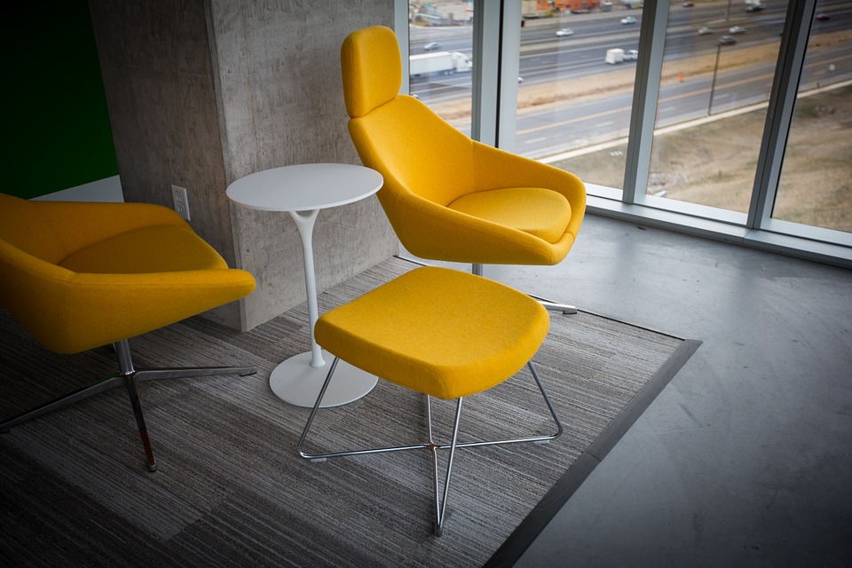 Какие достоинства отличают стильные стулья “Eames”?