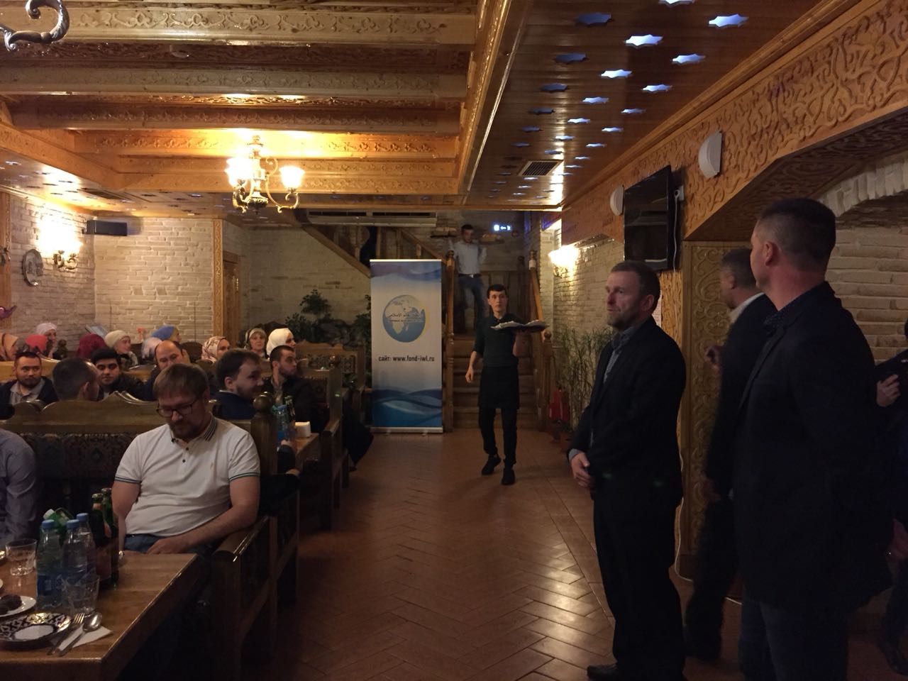 Мусульманские деятели обменялись полезным опытом на ифтаре в Москве (ВИДЕО)