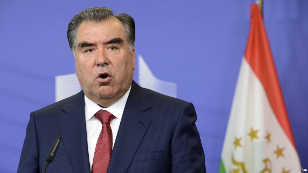 Президент Таджикистана призвал к возврату в страну бывших боевиков