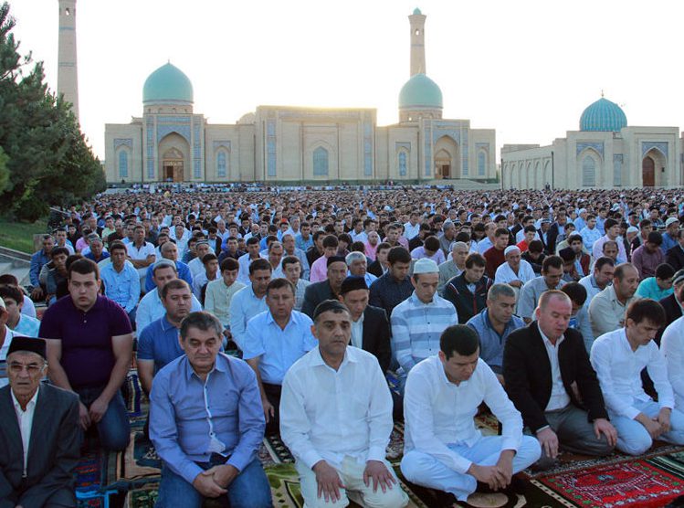 Глава Узбекистана продлил празднование Курбан-байрама