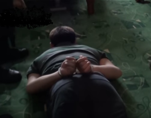 ФСБ опубликовала видео задержания вербовщиков ИГИЛ* в Норильске
