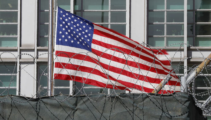 Иран прокомментировал версию о закрытии консульства США из-за КСИР