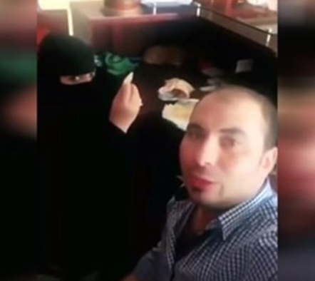 Саудийка покормила с рук коллегу по работе – бедолага не ожидал таких последствий (ВИДЕО)