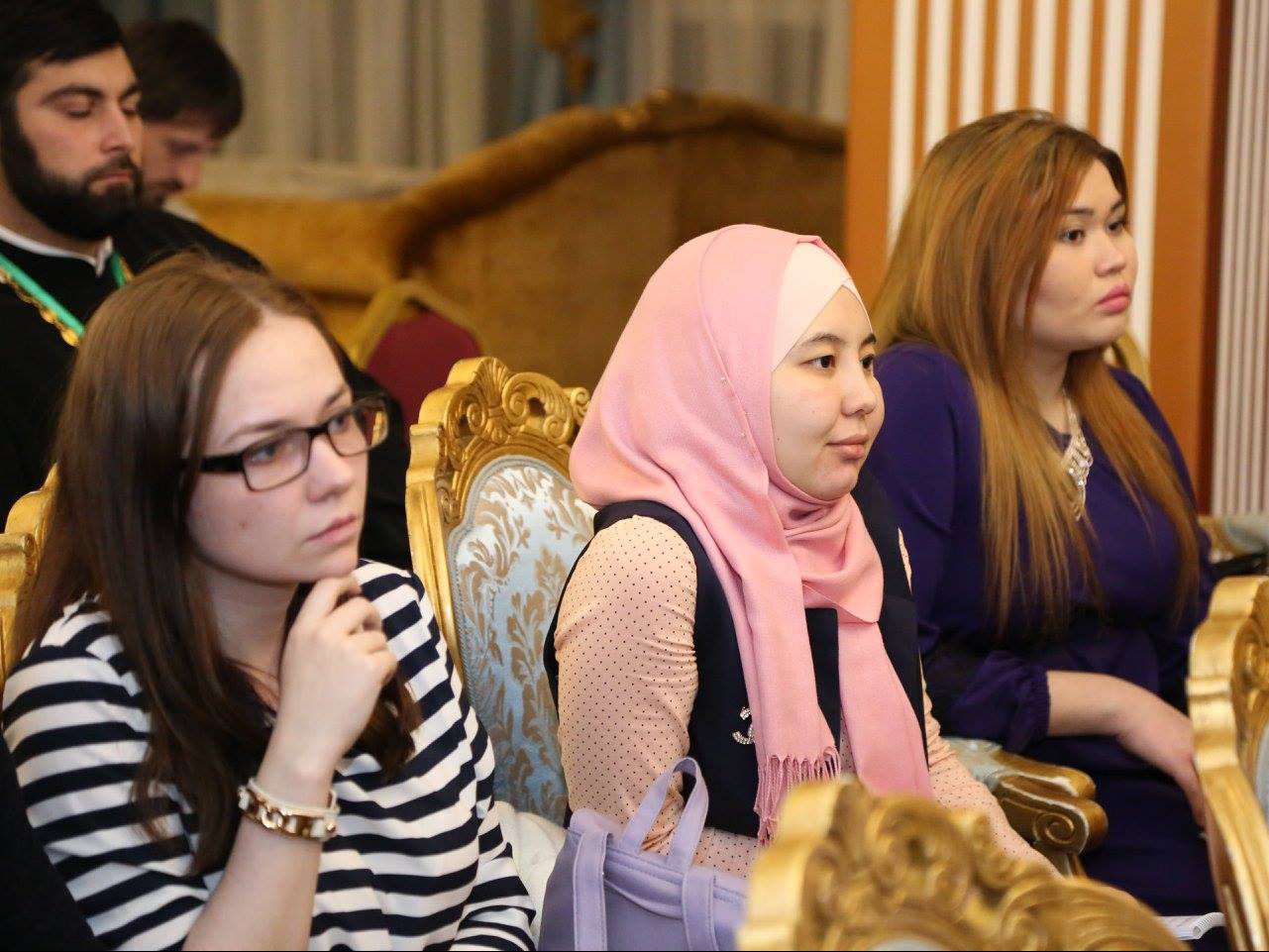 Силовики пришли в дом мусульманской активистки, которая вела патриотические проекты на Кавказе