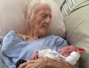 101-летняя итальянка родила ребенка после посещения Турции