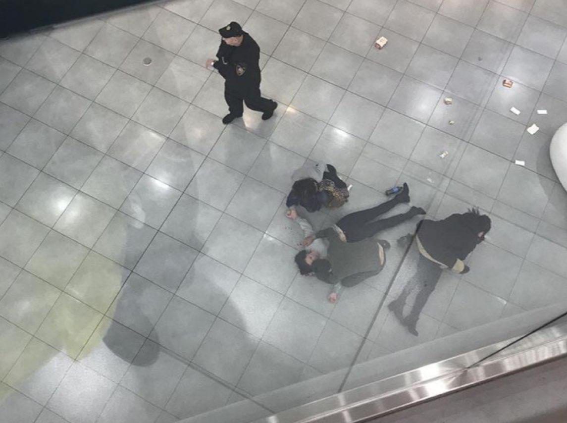 В Москве пострадала девушка Чулпан, на которую с четвертого этажа прыгнула самоубийца (ВИДЕО)